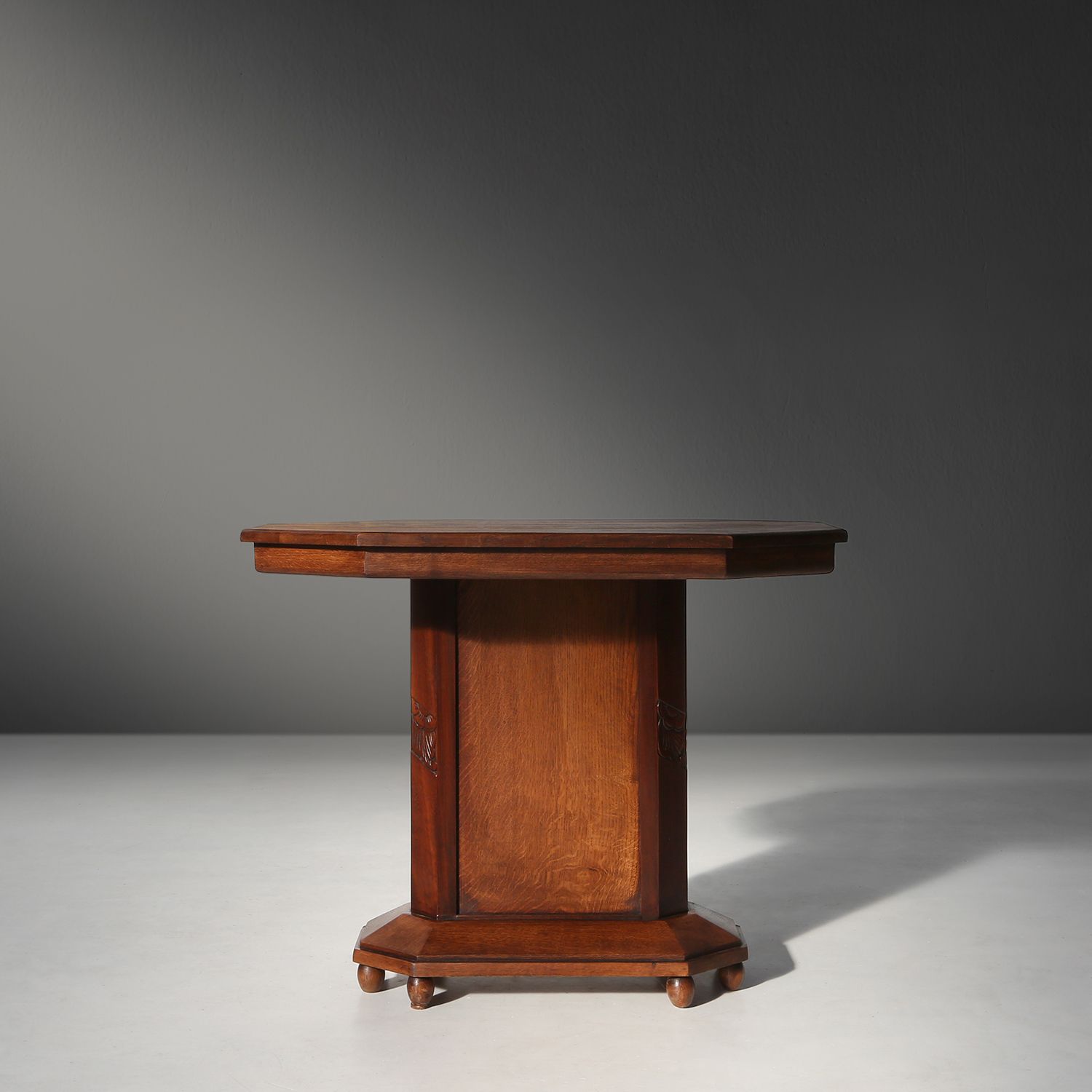 Art Deco side table 1920-img